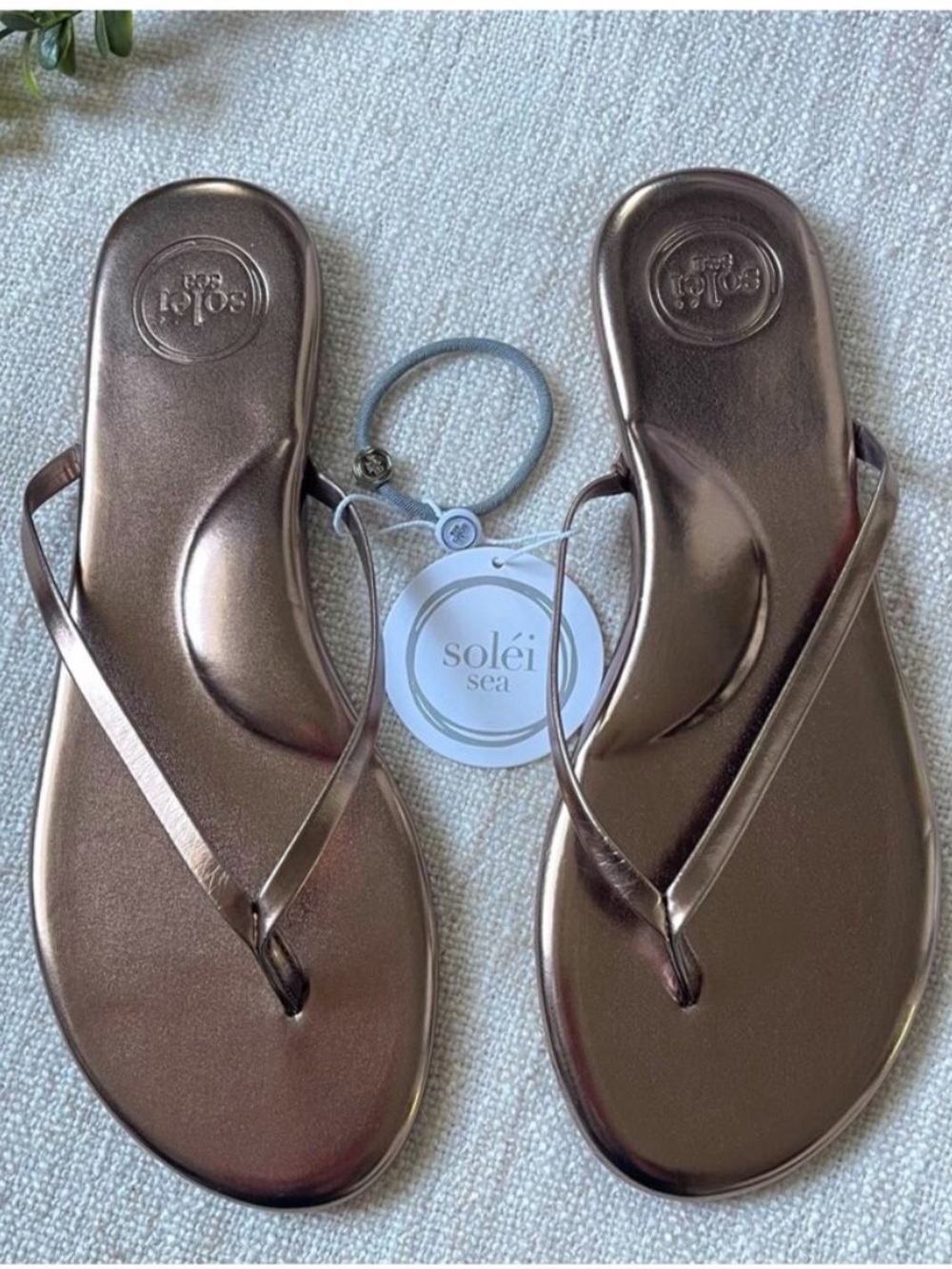 Solei NWT Bronze Women’s Flip Flop Sandals size 9